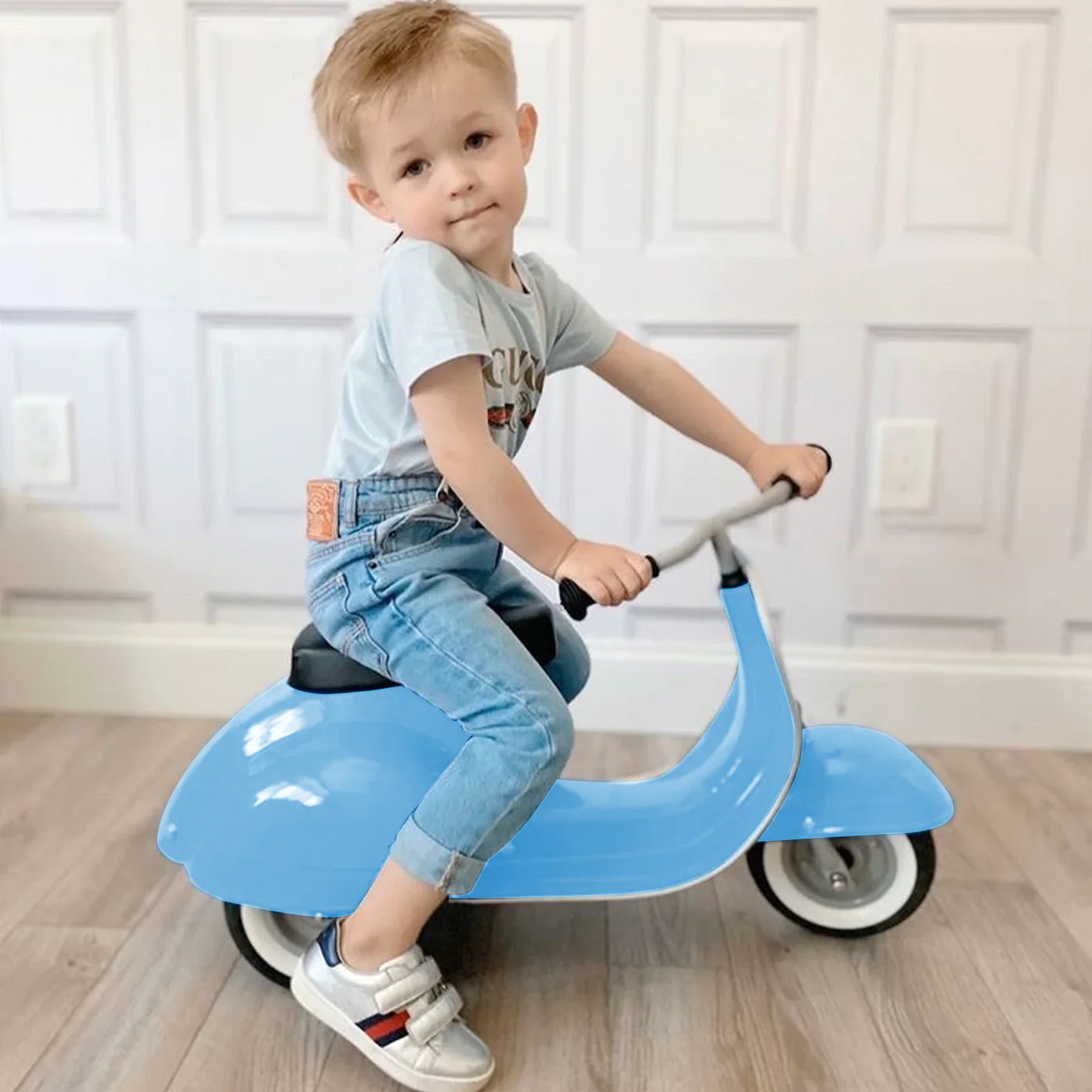 Ride on Vespa - Image 2